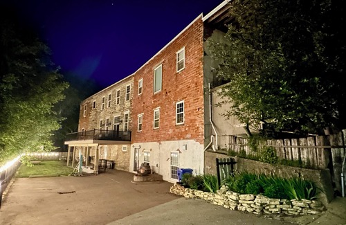Bellevue Casa | Mansion on the Mississippi River - Hot Tub - Beach - 7 Bedrooms