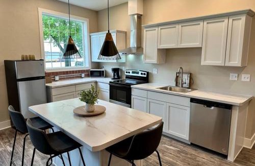 Bellevue Casa | Mansion on the Mississippi River-7 Bedrooms&Baths
