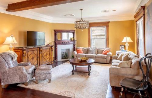 Clarion Casa | Mansion Pet-friendly Downtown