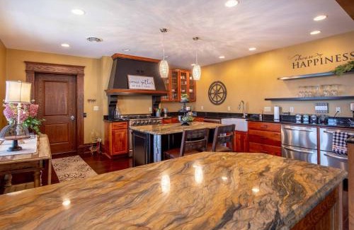 Clarion Casa | Mansion Pet-friendly Downtown