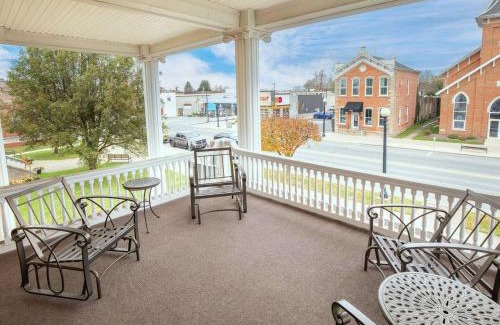 Clarion Casa | Mansion Pet-friendly Downtown