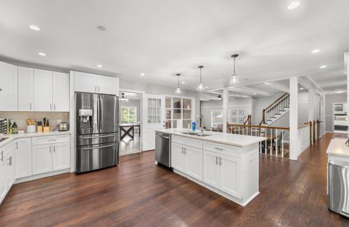 Church Street Casa | Mansion With Private Pool Basketball & Tennis courts