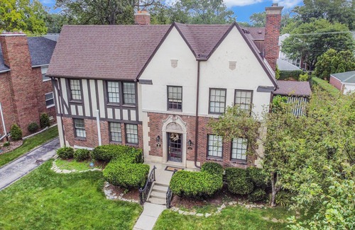 Grosse Pointe Casa | Mansion with Pub in Basement‼️