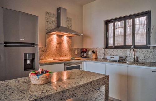 Soliman Bay Apartamento | MANTARRAYA - Luxury Beachfront Condo & Daily Cleaning