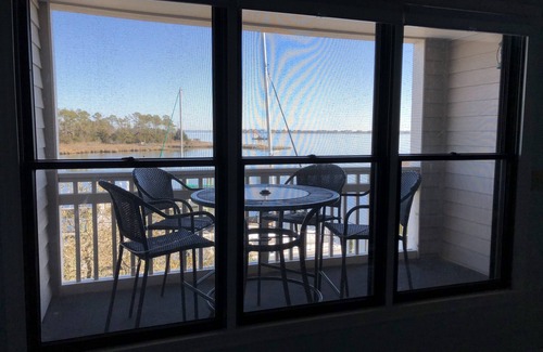 Manteo Condominio | Condominio frente al mar en el distrito histórico con vistas al puerto de Manteo!