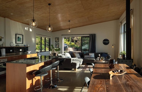 Careys Bay Casa | Manu Heights - Tranquil Luxury, Views & Privacy.