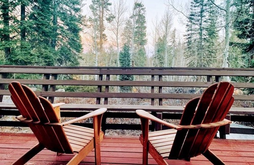 Ponderosa Cabina | MANY beds! Pets OK! Minutes to Trail of 100 Giants, Sequoias, Rivers! WD, WiFi