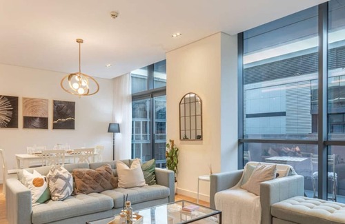Al Wasl Apartamento | Manzil - Sleek 2BR nr Downtown and Dubai Mall