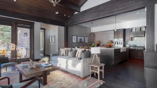Truckee Casa | Maple by AvantStay Modern Mountain Home w Cozy Fire Pit 15 Mins frm Northstar