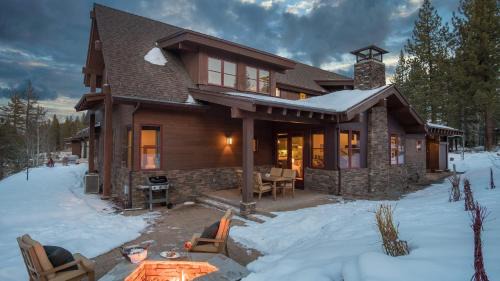 Truckee Casa | Maple by AvantStay Modern Mountain Home w Cozy Fire Pit 15 Mins frm Northstar