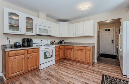 Miller Lake Cabaña | Maple Cottage at Miller Lake: Your Serene Nature Escape