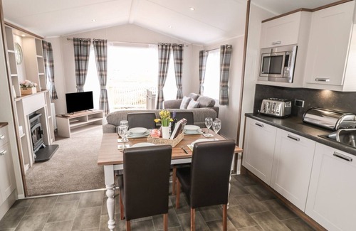 Runswick Bay Casa | MAPLE LODGE, pet friendly, country holiday cottage in Runswick Bay
