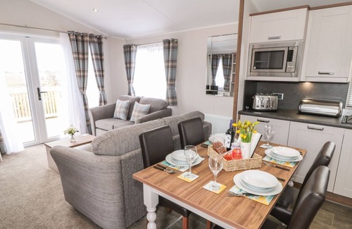 Runswick Bay Casa | MAPLE LODGE, pet friendly, country holiday cottage in Runswick Bay