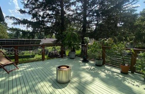 Viroqua Casa | Maple St. Eco Retreat-Free Daytime EV Charging!