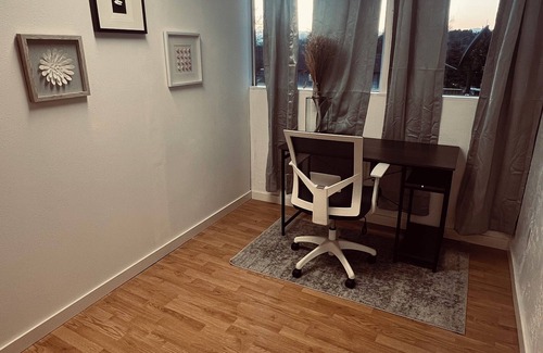Yamhill Apartamento | Maple Street Loft-Cozy 2-bedroom apartment in charming Yamhill with AC, WiFi