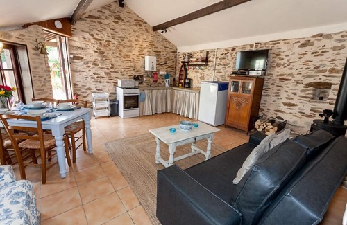Chalais Cabaña | Maple Tree -Gîte-Tradicional-Baño Privado-Vista al Jardín