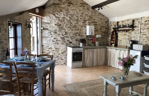 Chalais Cabaña | Maple Tree -Gîte-Tradicional-Baño Privado-Vista al Jardín