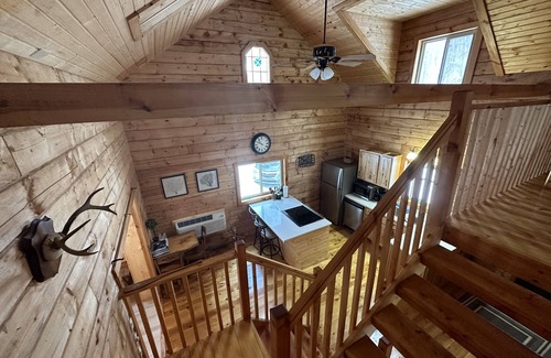 Ferryville Cabina | Maplewood Cabin: Secluded Romance with Private Hot Tub while Star Gazing.