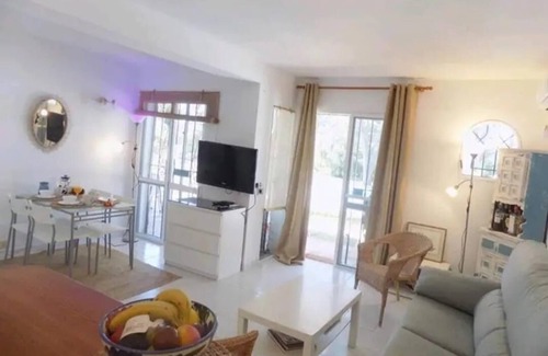 Urbanizacion el Rosario Apartamento | Mar-bella Este, Playa de Cabo-pino y Piscina Desde el Jardín