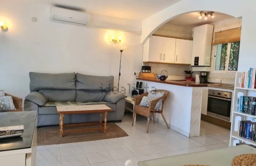 Urbanizacion el Rosario Apartamento | Mar-bella Este, Playa de Cabo-pino y Piscina Desde el Jardín