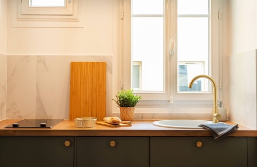 4th Arrondissement Apartamento | 100% legal Marais 2BR / 2BA con aire acondicionado, hasta 6 huéspedes