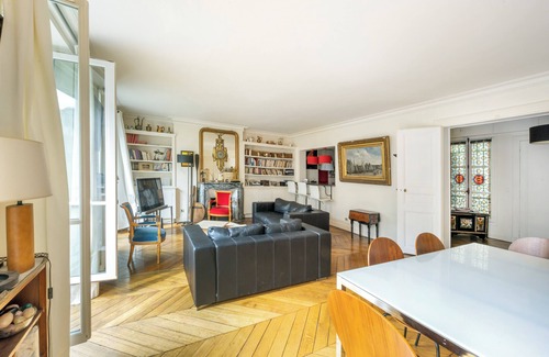 4th Arrondissement Apartamento | Marais District Spacious Apartment