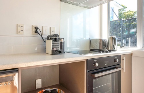 Surfdale Cabaña | Marama Cottages with Ocean Views