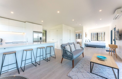 Surfdale Cabaña | Marama Cottages with Ocean Views