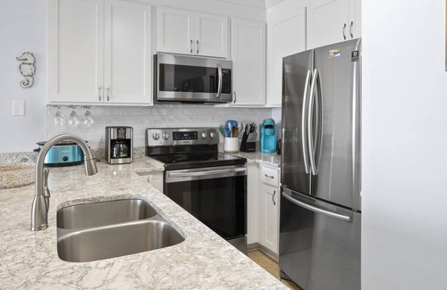 Miramar Beach Condominio | Maravilla 2412 - Fully remodeled with great gulf view & Free Beach Service