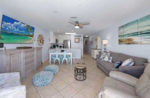 Miramar Beach Condominio | Maravilla 2412 - Fully remodeled with great gulf view & Free Beach Service