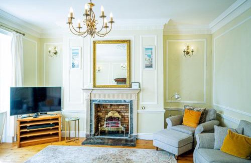 Marazion Casa | Marazion Beach Town House with Private Parking
