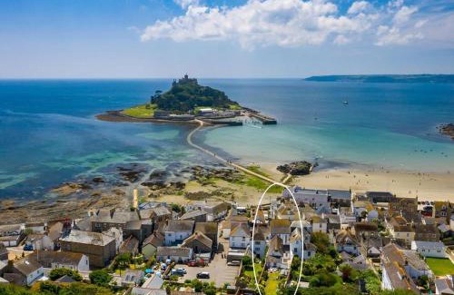 Marazion Casa | Marazion Beach Town House with Private Parking