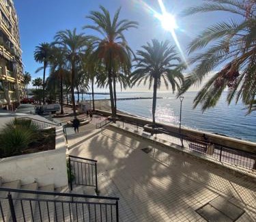 Marbella Seafront Promenade Apartamento | Marbella Beach Front Edificio Mayoral Primera Línea Playa y Centro Ciudad Alquiler Barco Opcional