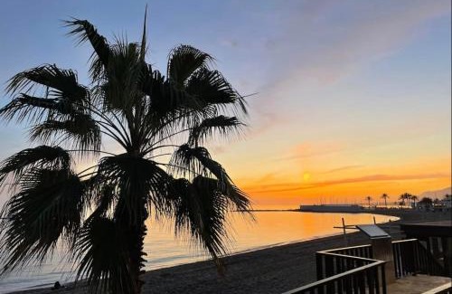 Marbella Seafront Promenade Apartamento | Marbella Beach Front Edificio Mayoral Primera Línea Playa y Centro Ciudad Alquiler Barco Opcional