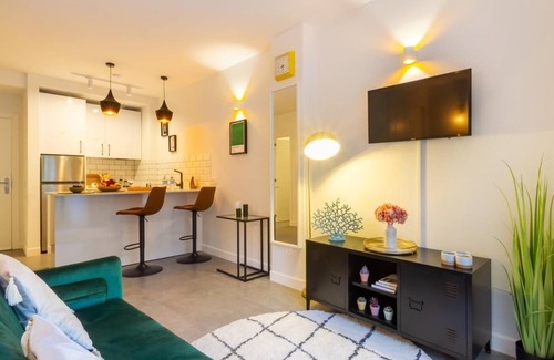 Nikki Beach Apartamento | Marbella, encantador estudio. Urb. en primera línea de playa.