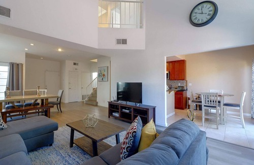 Mount Eden Casa | @ Marbella Lane - 4BR City Escape in Hayward
