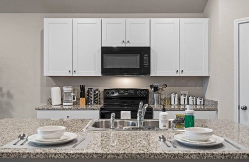 Austin Cabaña | @ Marbella Lane - Amazing 4BR Lakeview Home