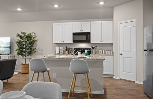 Austin Cabaña | @ Marbella Lane - Amazing 4BR Lakeview Home