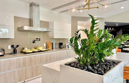 Mount Wilson Casa | @ Marbella Lane - Enchanted Garden & Pool Hideaway