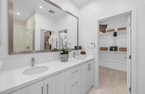 Anaheim Resort Casa | #Marbella Lane-Luxury Designer 3BR Home Disneyland