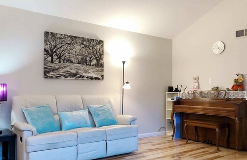 Ponderosa Park Casa | @ Marbella Lane - Spacious Cozy Home | Piano