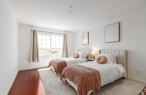 Daly City Casa | # Marbella Lane - Vibrant 5BR Home in Daly City