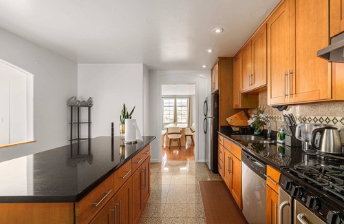Daly City Casa | @ Marbella Lane - Vibrant 5BR Home in Daly City