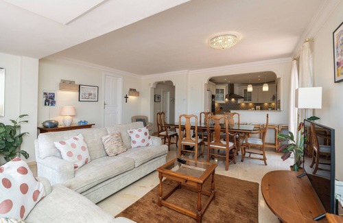Nikki Beach Apartamento | Ático de lujo a 100m de la playa con una gran terraza privada y con vista al mar