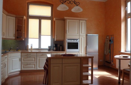 Suedvorstadt Apartamento | Marble, stucco and a "Roman Bath"