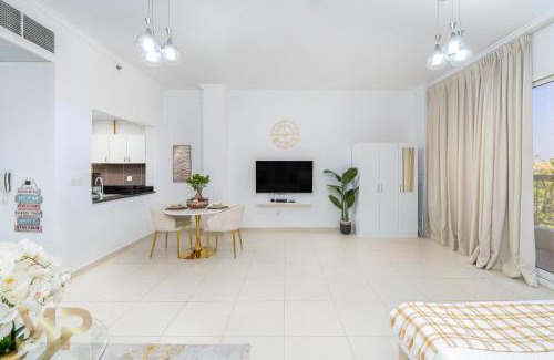 Jumeirah Village Triangle Apartamento | Marcopolo - Spacious Huge Balcony, Park View, Pool