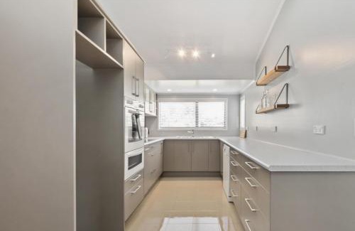 Bucklands Beach Casa | Marendellas Escape - Bucklands Beach Holiday Home