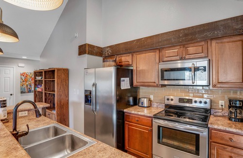 Osage Beach Chalet De Esquí | MARGARITAVILLE RESORT Tan-Tar-A LAKEFRONT 3BD 3bath-NEW SPA kayaks & fireplace!