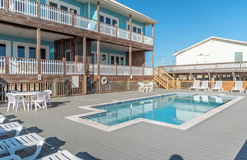 Southpointe Casa | Margarittaville East. Professionally decorated, Gulf front 6 BR 4.5 BA unit with a pool