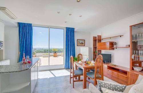 Port d'Alcudia Apartamento | Apartamento con vista al mar desde la terraza.